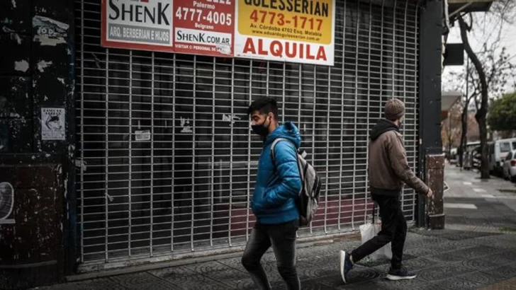 Casi la mitad de los hogares se endeudó en Argentina para afrontar la pandemia