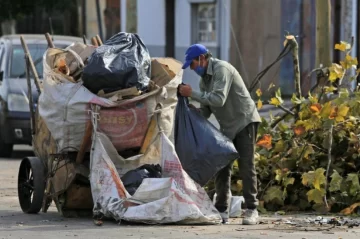 La inflación hace caer en la pobreza a razón de más de un millón de argentinos por mes