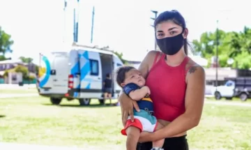 Presentan amparo para que adolescentes puedan cobrar la AUH