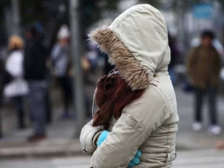 Frío en la ciudad: la térmica no llegó a 1 grado y sigue el alerta por vientos