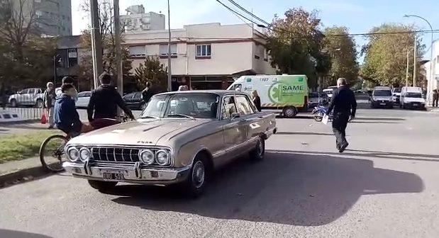 Joven motociclista lesionado en accidente de tránsito