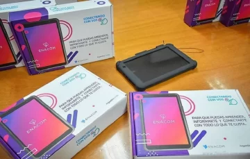 Extiende plan de tablets gratis para jubilados, AUH y monotributistas