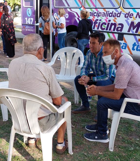 El intendente y su equipo recibieron reclamos y propuestas de vecinos