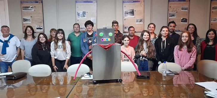 Alumnos presentaron proyecto de reciclado y un robot