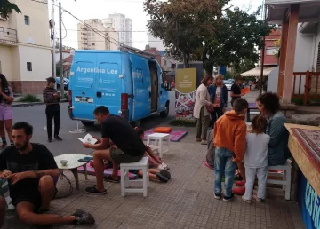 El Bibliomóvil sigue recorriendo la ciudad. Enterate en qué lugares estará esta semana