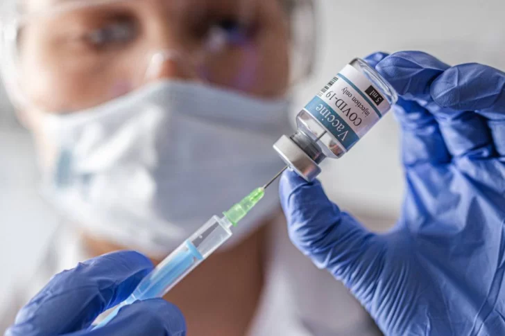 Provincia planea vacunar a unas 150 mil personas por día desde enero