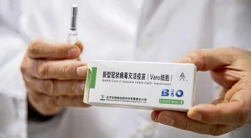 La Anmat autorizó la vacuna china Sinopharm para mayores de 60 años