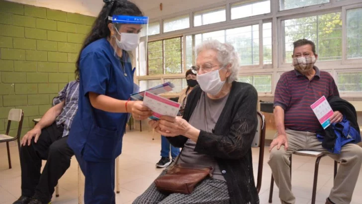 Kicillof anunció “vacunación libre” desde mañana para mayores de 70