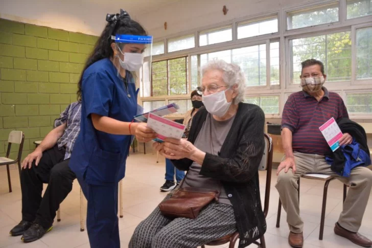 Kicillof anunció “vacunación libre” desde mañana para mayores de 70