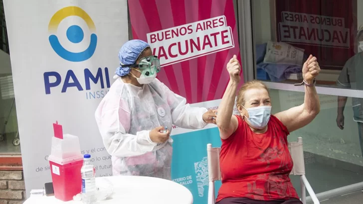 Covid: Mañana llegan más vacunas de Pami