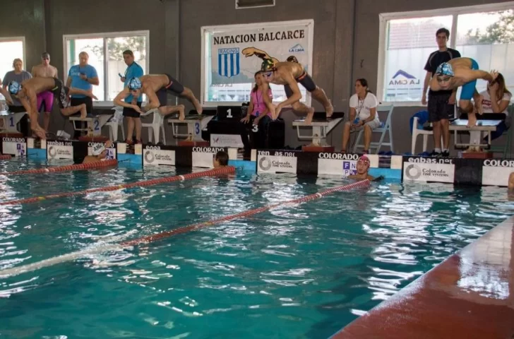 ADA participó con 19 nadadores con varios podios en Balcarce