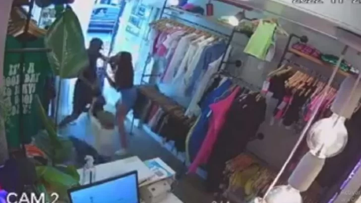 Brutal intento de robo a una mujer que fue golpeada y arrastrada para sacarle la cartera