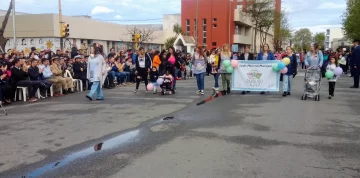 Aniversario de Necochea: Alegría y color en el desfile