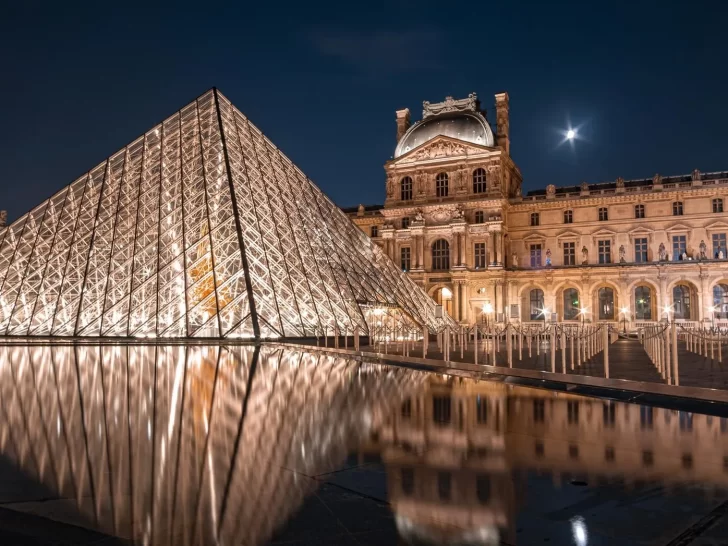 Evacúan el Museo del Louvre por temor a un atentado