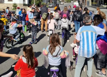 Las calles se llenaron de magia con la bicicleteada del Jardín 903