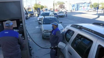 Advierten que la escasez de combustibles se puede extender por varias semanas