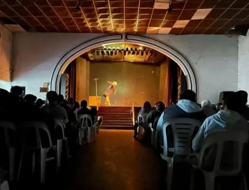 A sala llena en Ramón Santamarina inició el 12º Encuentro Juvenil de Teatro