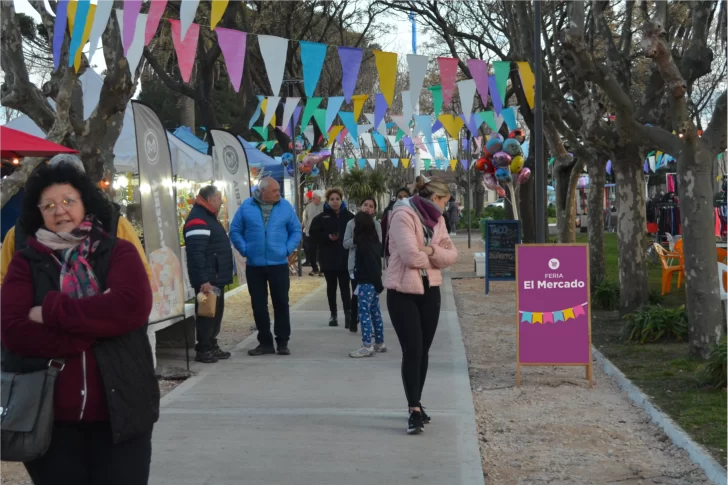 El Mercado reabre sus puertas en la Plaza Dardo Rocha