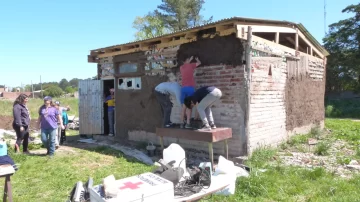 Construyen la sede a pulmón, pero les roban todas las semanas