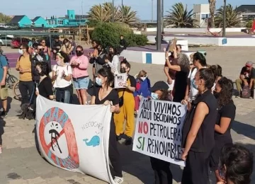 Manifestación de ambientalistas contra la explotación off shore