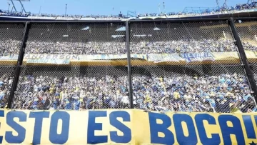 Video: golpiza de los hinchas de Boca a un infiltrado de River en la popular