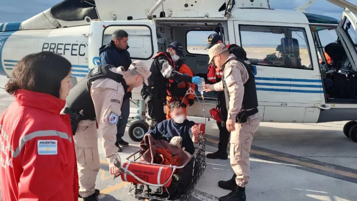 Prefectura aeroevacuó de urgencia a un necochense tripulante de un pesquero