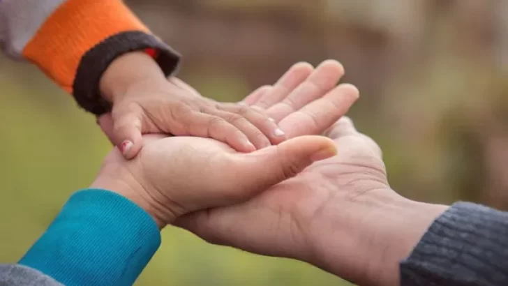 Buscan familias para alojar en medida de abrigo a niños de 12 y 15 años