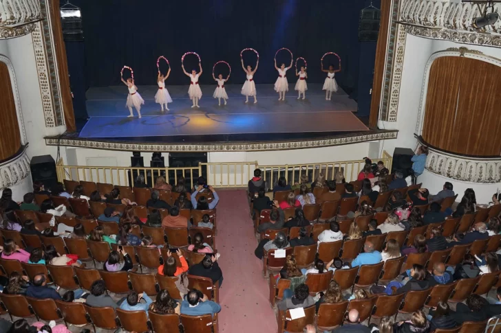 La Escuela de Danzas Clásicas vivió su gala de fin de año