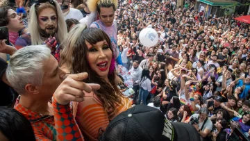 Una marea arcoíris cubrió las calles porteñas para celebrar el Orgullo