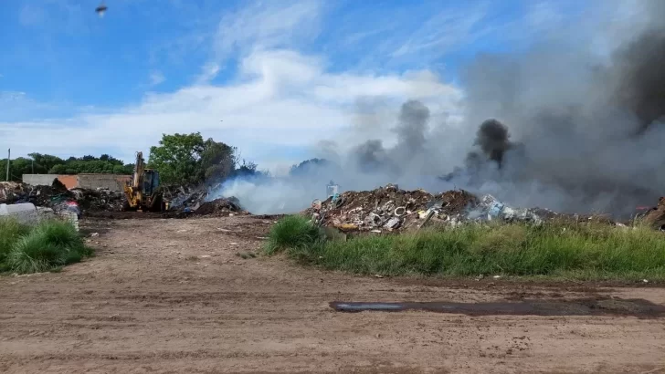 Incendio en Quequén: vecinos piden que tomen conciencia sobre los basurales