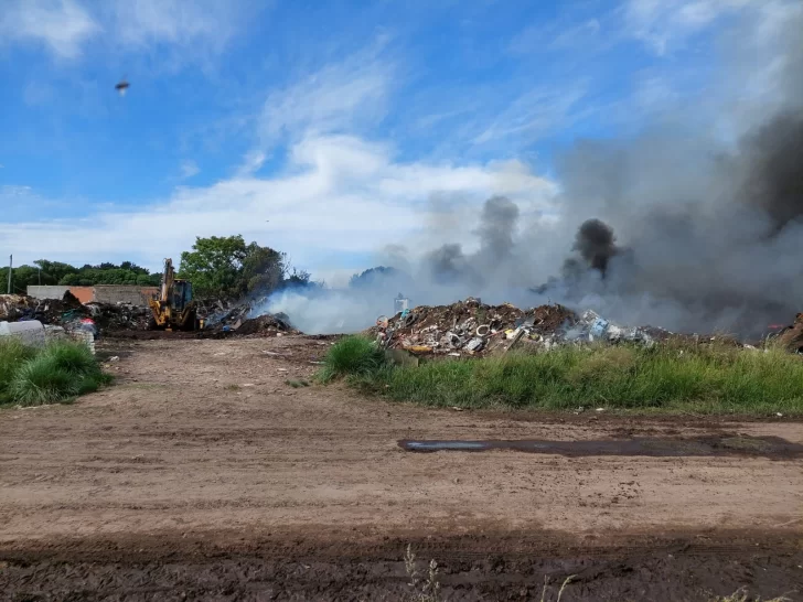 Incendio en Quequén: vecinos piden que tomen conciencia sobre los basurales