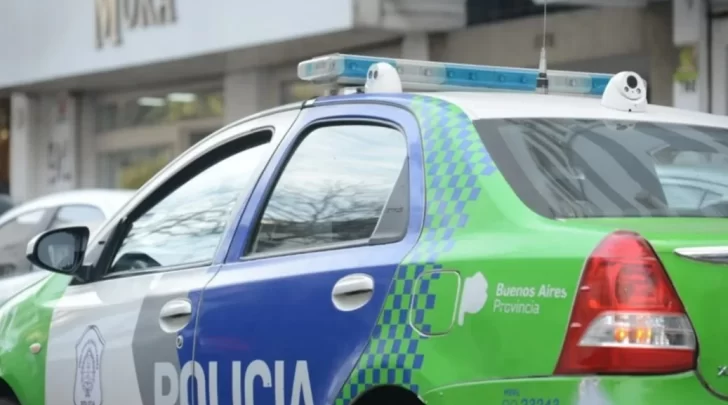 Una moto se chocó un móvil policial