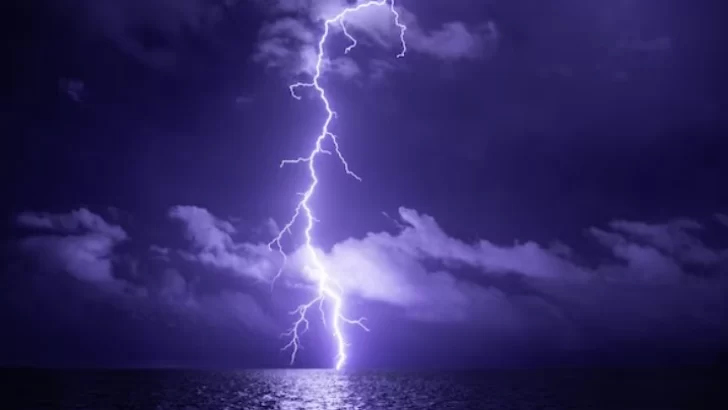 Alerta en Necochea por una fuerte tormenta eléctrica