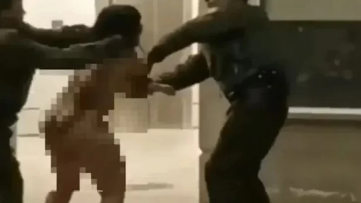 Una joven se desnudó y atacó a pasajeros y policías en el aeropuerto de Santiago