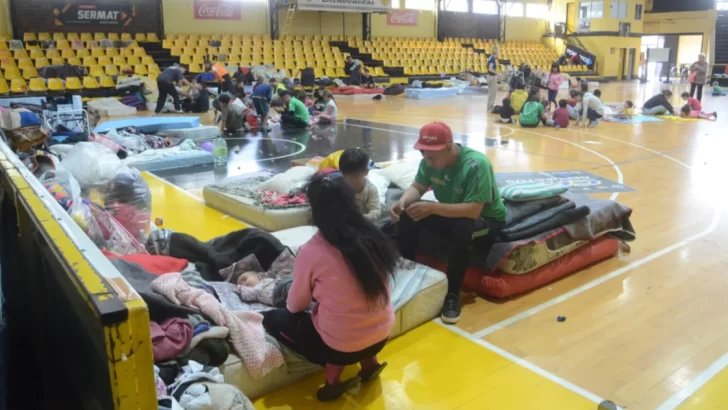 Cómo se preparan para pasar la Navidad los evacuados por el temporal de Bahía Blanca