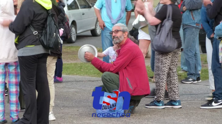 “Abajo el DNU, enfrentamos el ajuste”