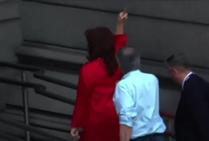 Video: Cristina Kirchner hizo “fuck you” en el ingreso al Congreso de la Nación