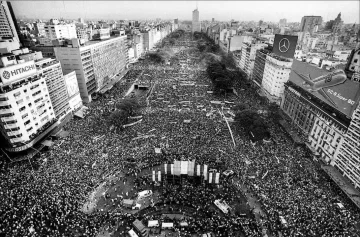 ¿Qué pasaba en el mundo en 1983, antes de que Alfonsín asumiera como presidente?