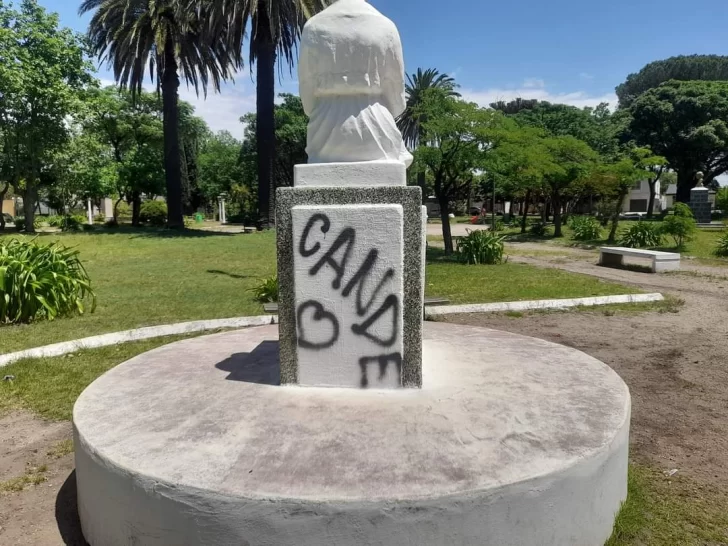 Vandalismo en la plaza Hipólito Yrigoyen de Quequén