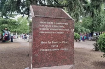 Robaron el busto de bronce de Eva Perón de Plaza Rocha de Mar del Plata