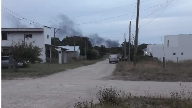El humo de una cava alertó a los vecinos de Quequén