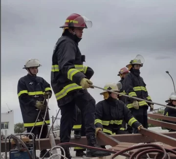 Regresaron de Bahía Blanca los bomberos necochenses