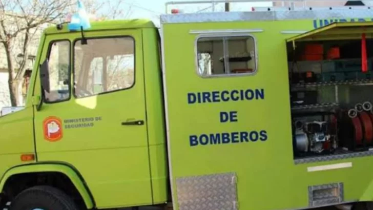 Bomberos recaudan dinero para reparar un autobomba