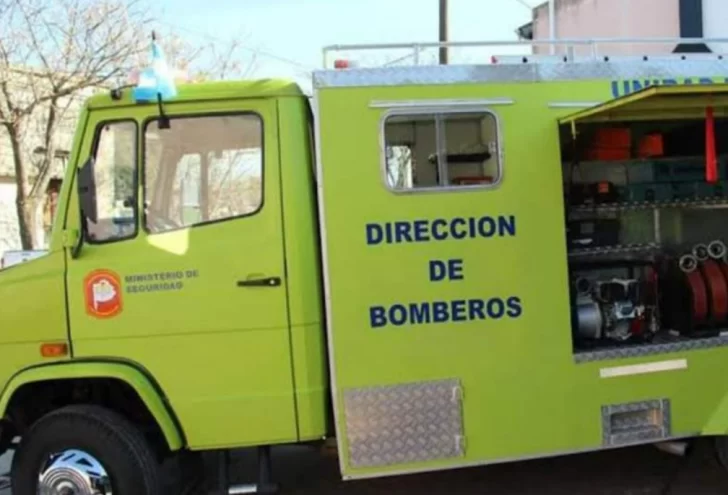 Bomberos recaudan dinero para reparar un autobomba