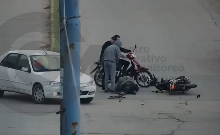 Encerró una moto, la tiró y se dio a la fuga