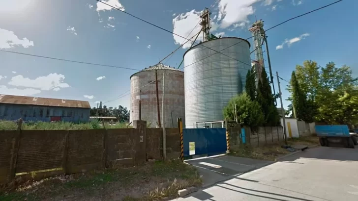 Un hombre murió tapado por los granos que descargaba un camión en un silo