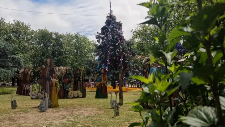 Este viernes se encenderá el Árbol de Navidad en la Plaza Dardo Rocha