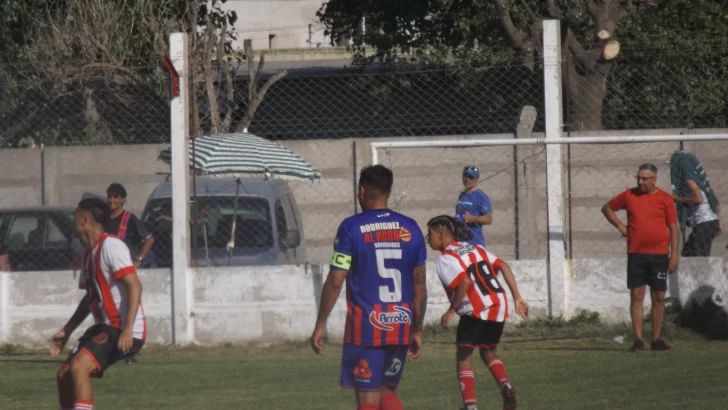 Domingo de pascuas, el fútbol y la lluvia: la Primera División se juega con normalidad