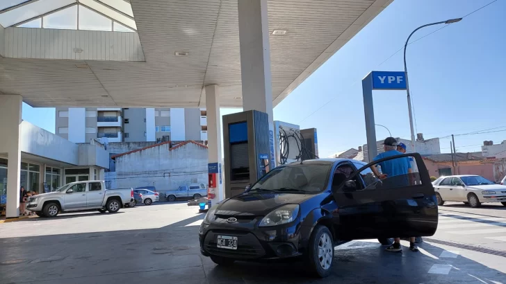 YPF y Axion también aumentaron 37% el precio de sus combustibles