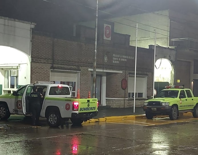 Bomberos locales fueron a colaborar a Bahía Blanca